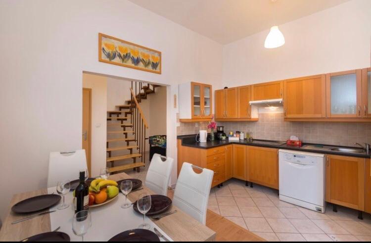 פראג Apartment Stepanska מראה חיצוני תמונה